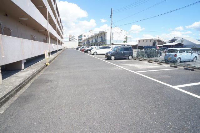 新栄マンションの駐車場
