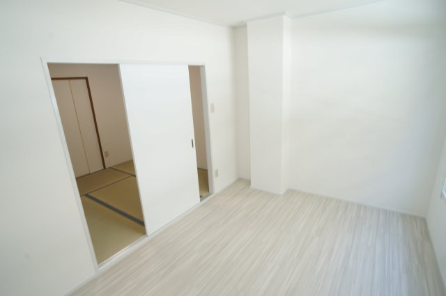 新栄マンションの洋室