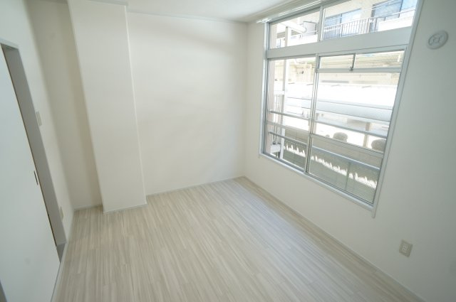 新栄マンションの洋室