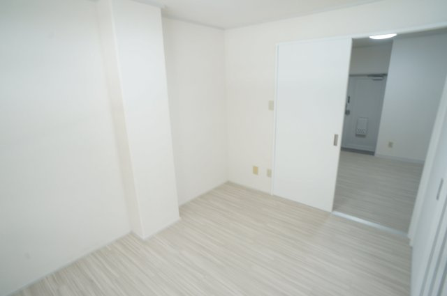新栄マンションの洋室