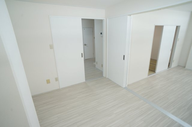 新栄マンションの洋室