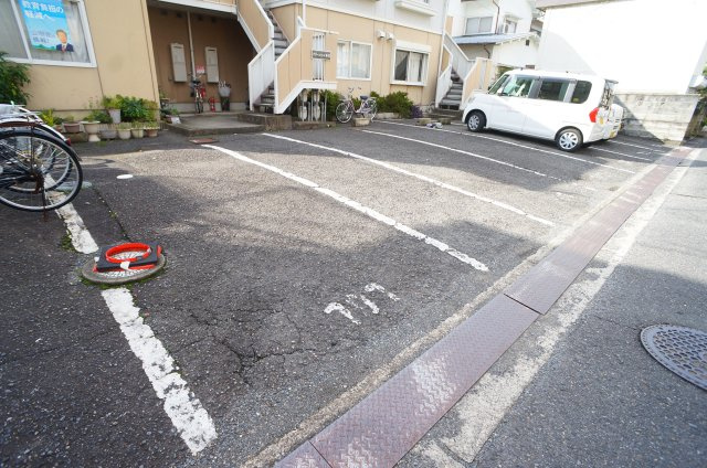 グリーンヒル新賀の駐車場
