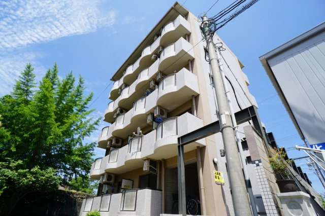 アミティ西大寺Ｐー８の外観