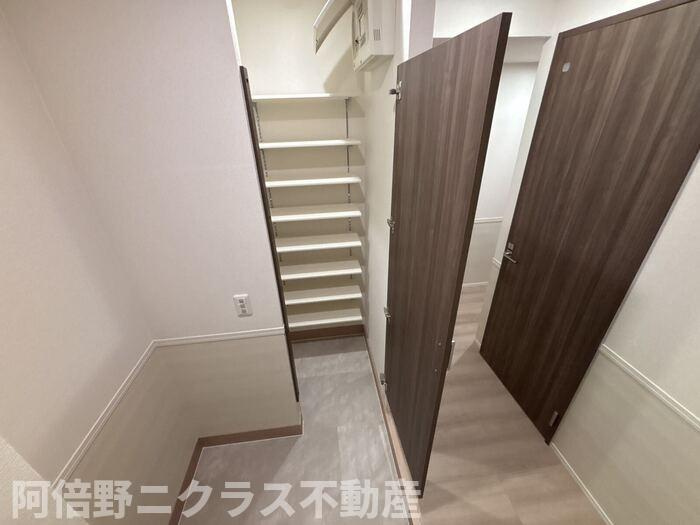 グリーンコート杭全の玄関
