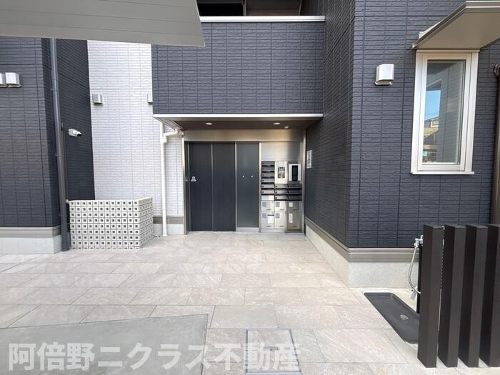 グリーンコート杭全のエントランス