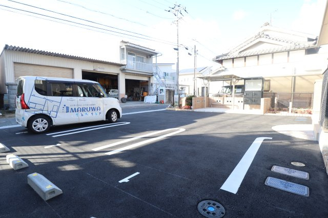 アビタシオン　キャトルの駐車場