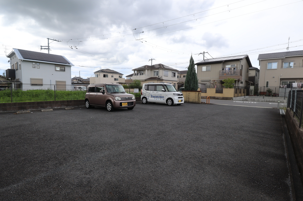 ヒルパストラルⅡの駐車場