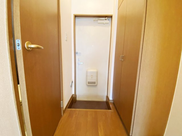パセオ浦和の玄関|別号室の参考写真です。