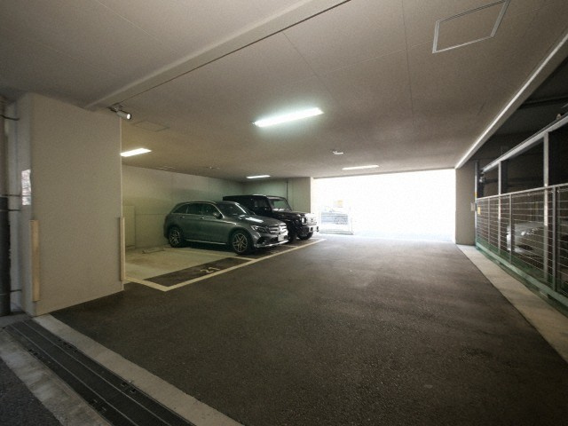 サージュ天王寺の駐車場