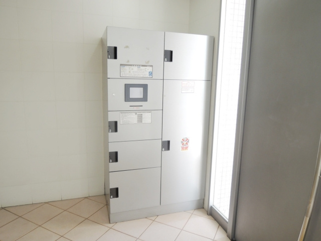 アクシーズタワー川口栄町Ⅰのその他共用部分|留守中でも荷物が受け取れる宅配BOXがあります