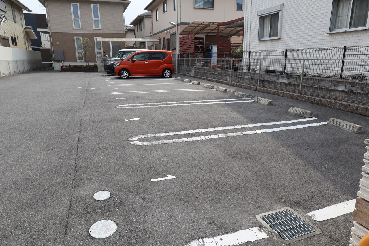 コージーコートＢ棟の駐車場