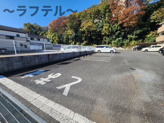 メディオTMの駐車場