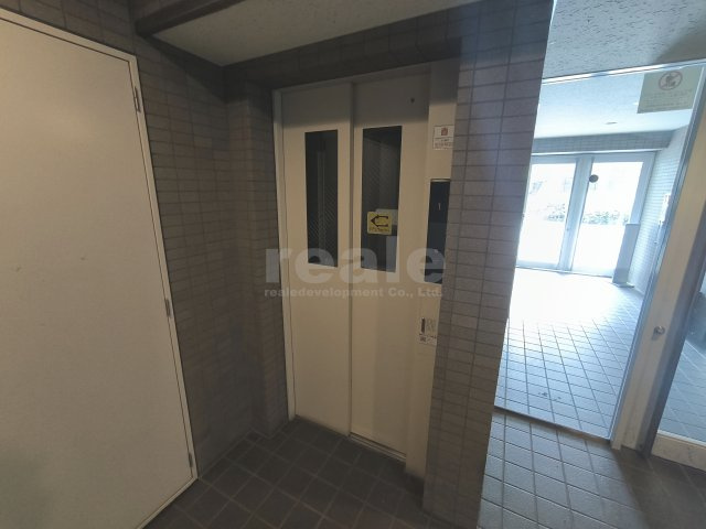 杉並区西荻南４丁目の賃貸マンションのロビー
