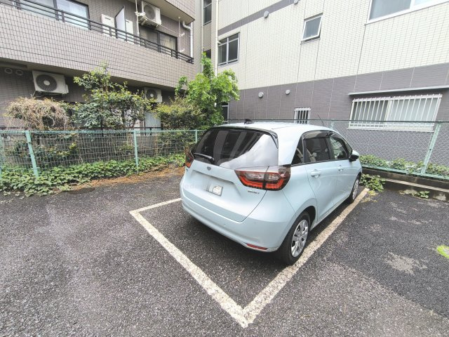 杉並区西荻南４丁目の賃貸マンションの駐車場
