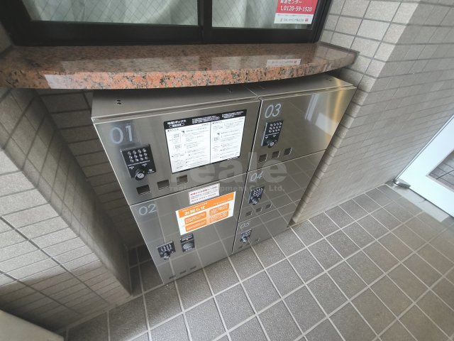杉並区西荻南４丁目の賃貸マンションのエントランス