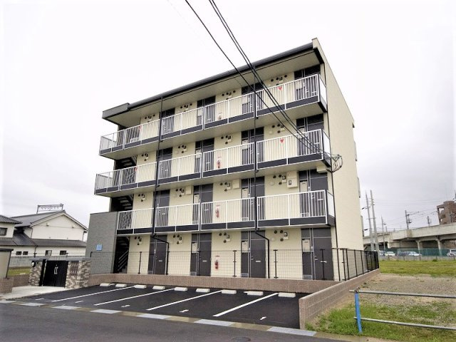 レオパレスエヌリバーの外観