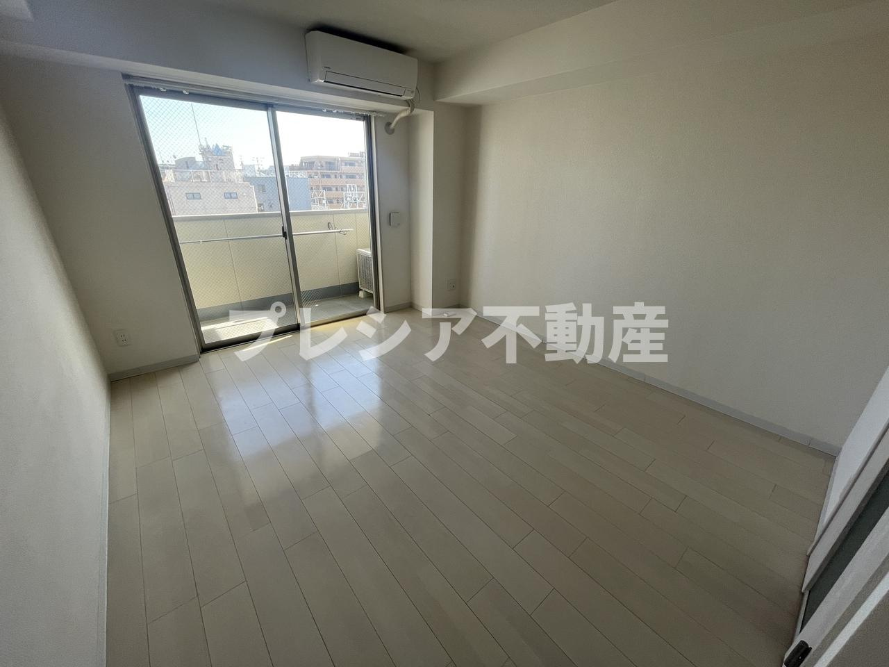 ランドアート甲子園の居間・リビング