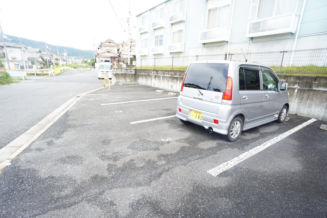 レオパレスＳＨＯＷ(ショウ)の駐車場