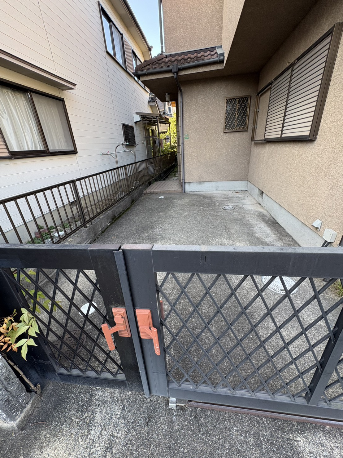 屋敷町戸建の駐車場