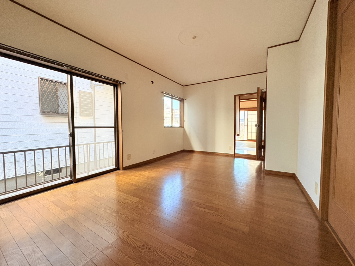 屋敷町戸建の居間・リビング