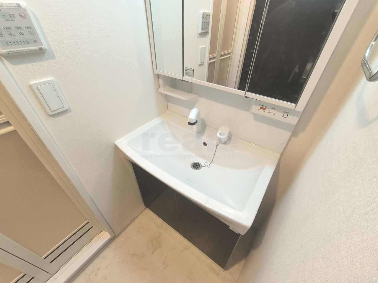 三鷹市中原３丁目の賃貸マンションの洗面所