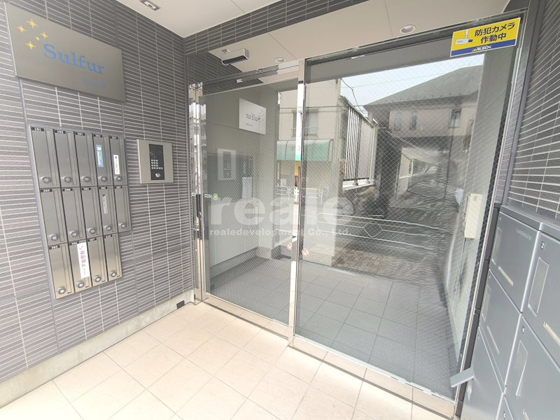 三鷹市中原３丁目の賃貸マンションのエントランス