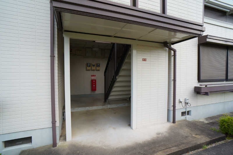 ハイツ光Ｅ棟のエントランス