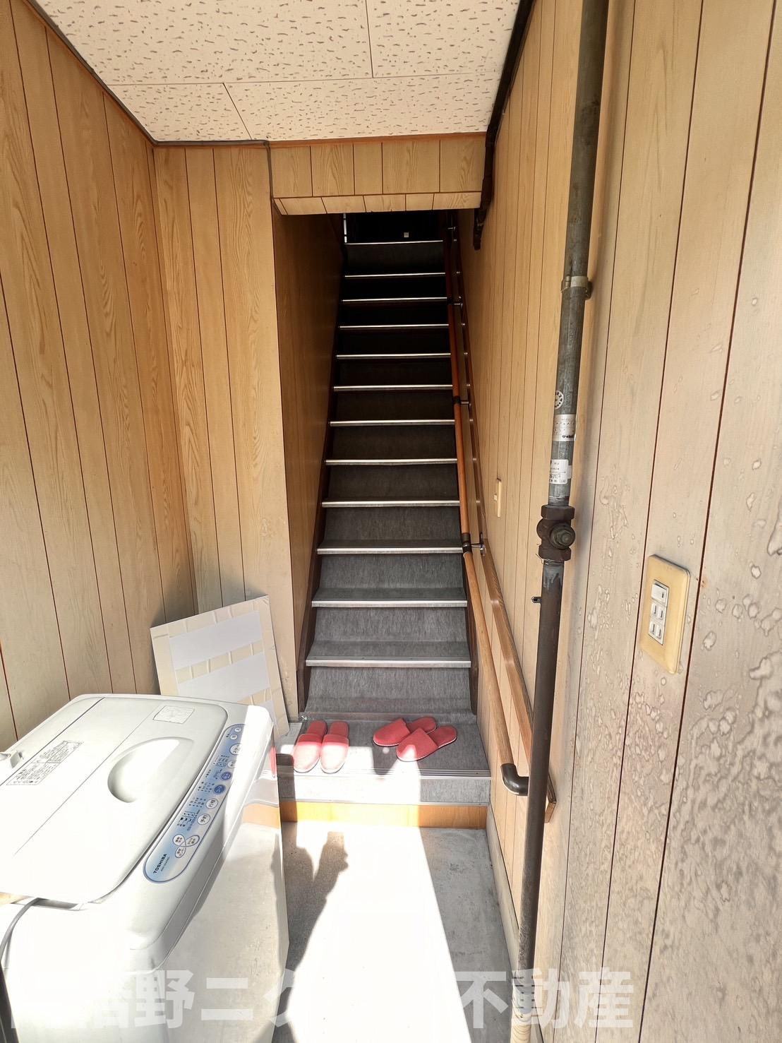 水野文化の玄関|内装は別部屋の参考写真です。
