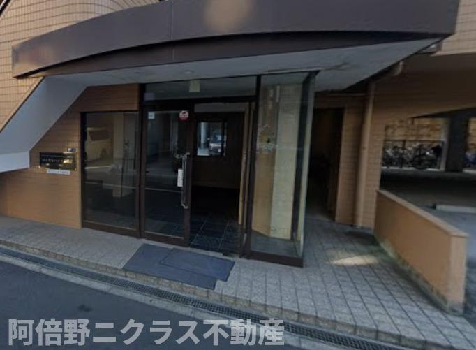 ロイヤルハイツ北田辺のエントランス