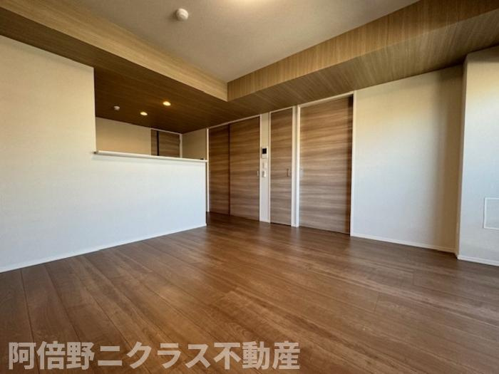 ロイジェントあべの松崎町の居間・リビング|内装は同シリーズ参考写真です。カラーパターンが異なる可能性がございます。