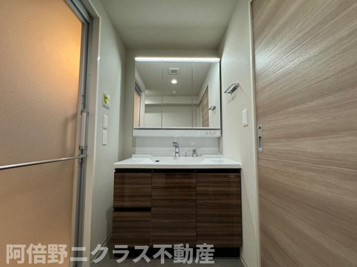 ロイジェントあべの松崎町の洗面所|内装は同シリーズ参考写真です。カラーパターンが異なる可能性がございます。