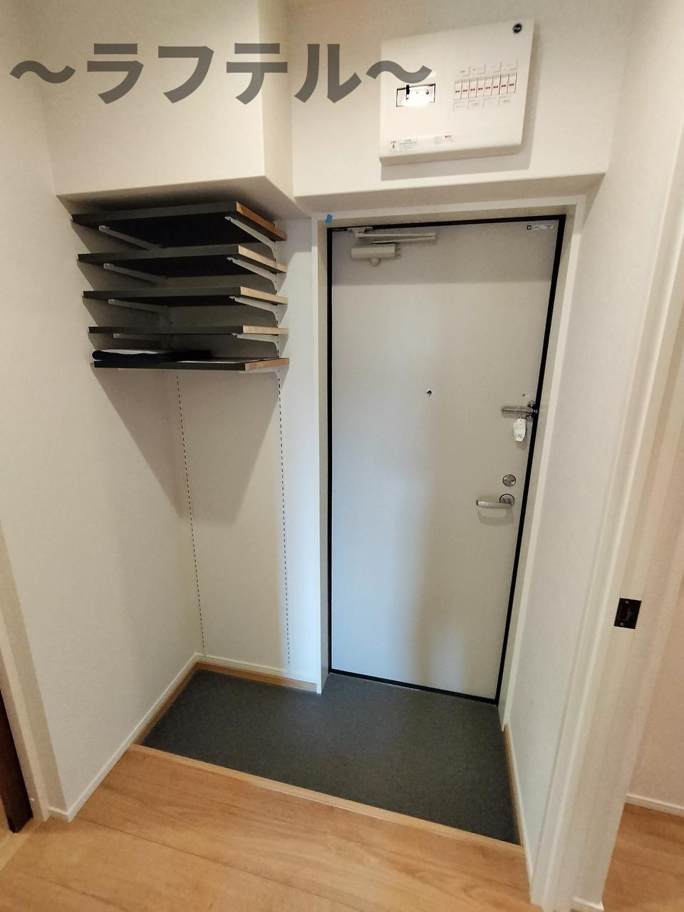 MELLAS新狭山Ⅲの玄関|同メーカー施工　別部屋イメージ写真