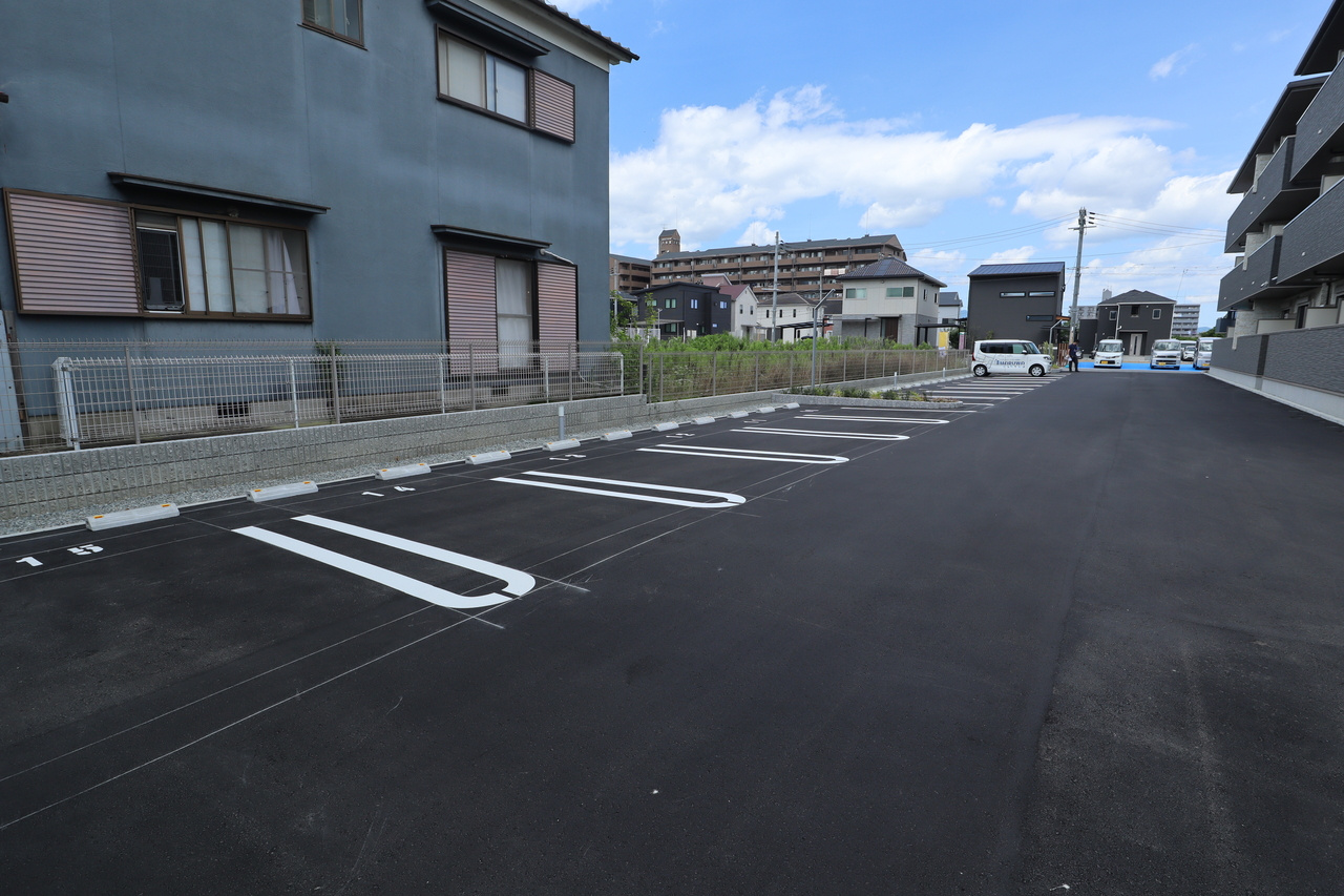 橿原市法花寺町のアパートの駐車場