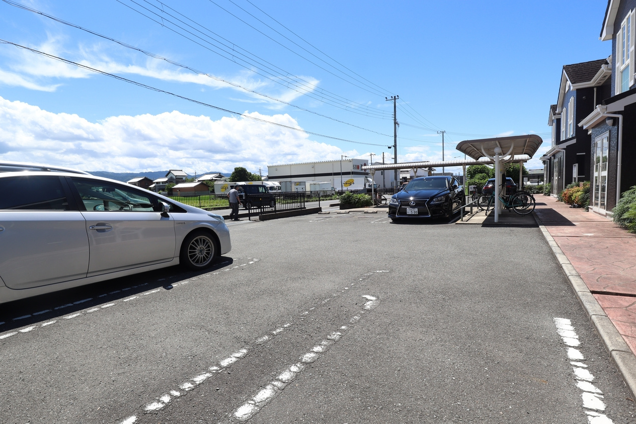 プラティーク．Ｔの駐車場