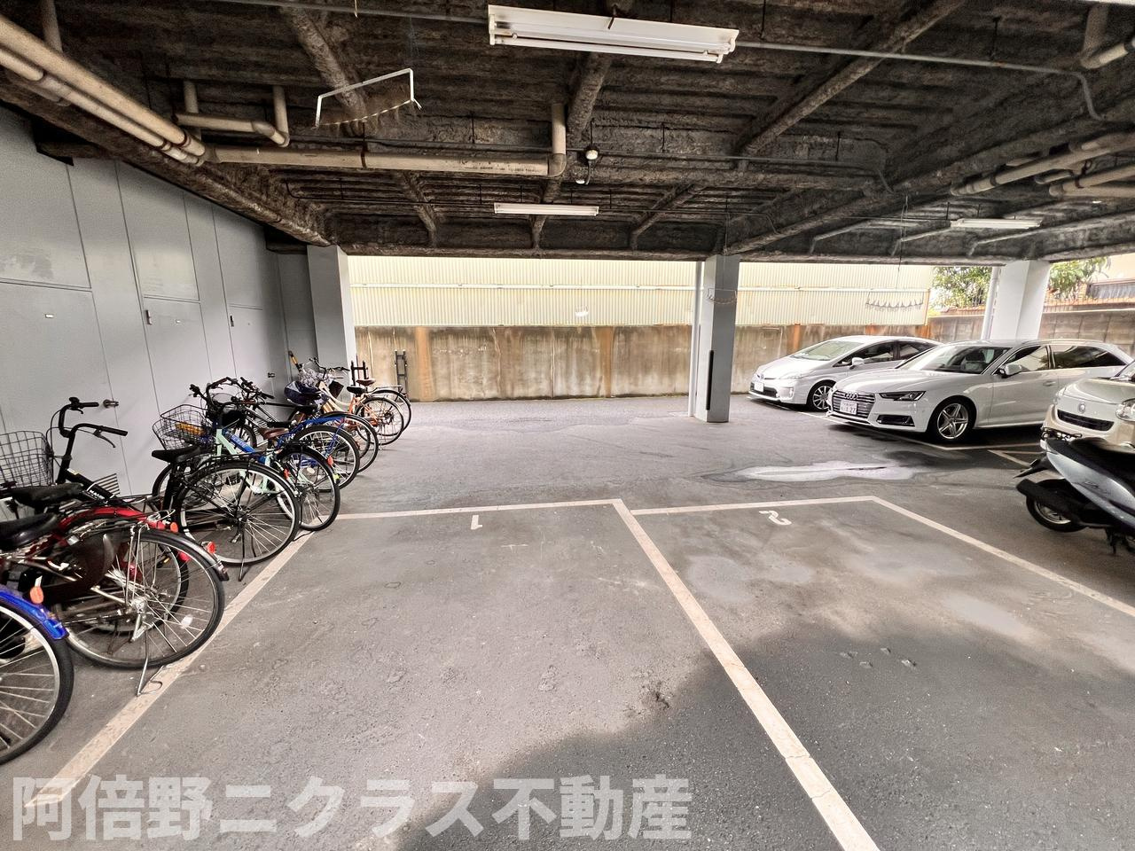 グリーンハイツ源氏ケ丘の駐車場