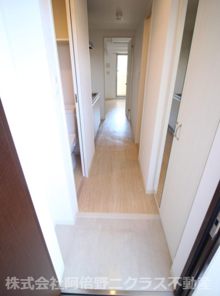 クローバー・グランデ昭和町の玄関|内装は同建物・別部屋の参考写真です。