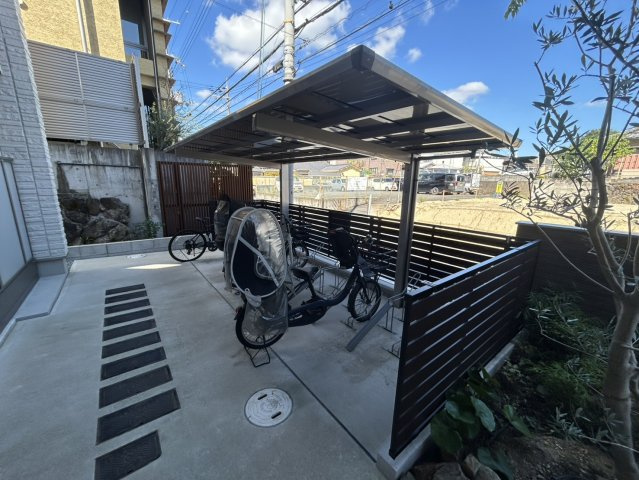 シャーメゾンBernex学園北の駐車場
