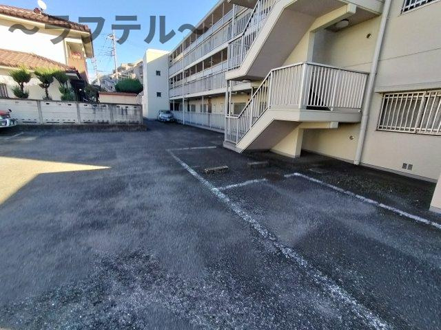 南住吉ハイツの駐車場