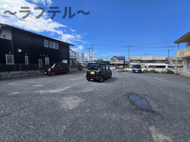 メゾン山岡の駐車場