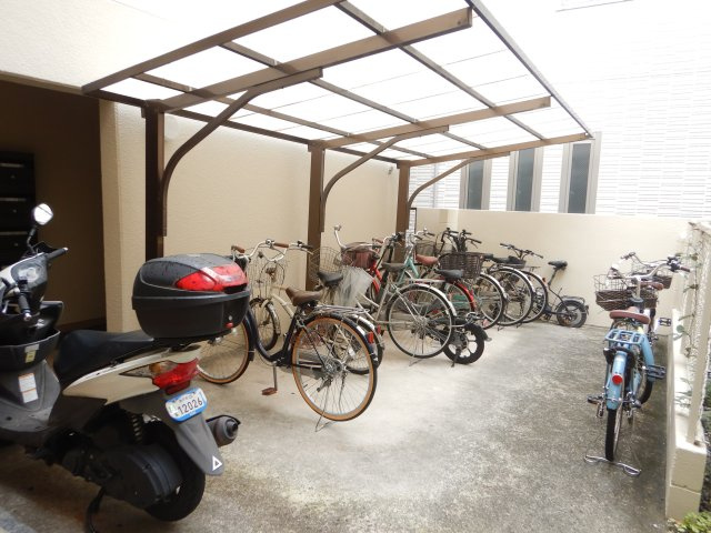 ドルチェ武庫之荘のその他共用部分|自転車置き場