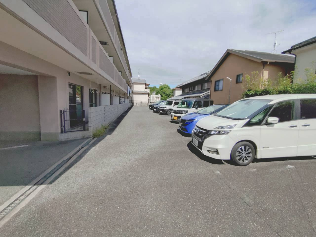 ヤマセン５番館の駐車場