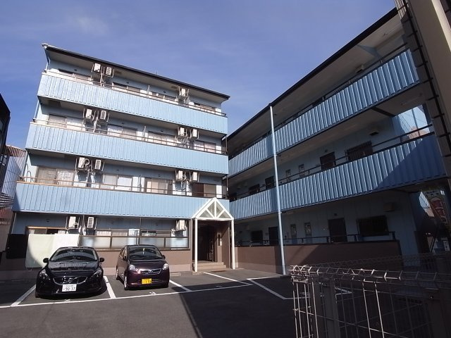 ファミール西大寺の駐車場