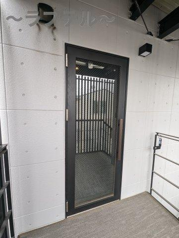 所沢市旭町のアパートのエントランス