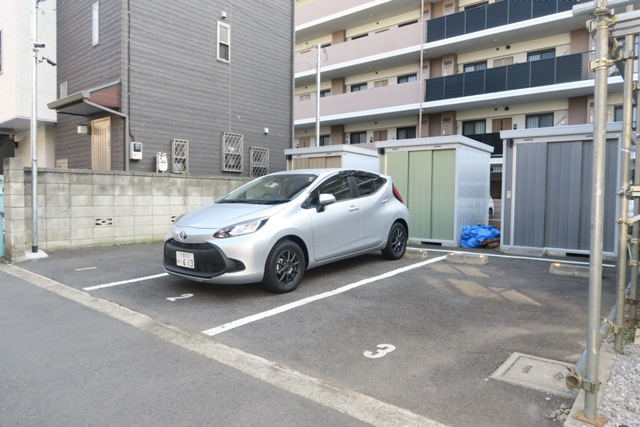 白幡４丁目貸家の駐車場|★敷地内駐車場・空車あり！２台目も相談可能です★