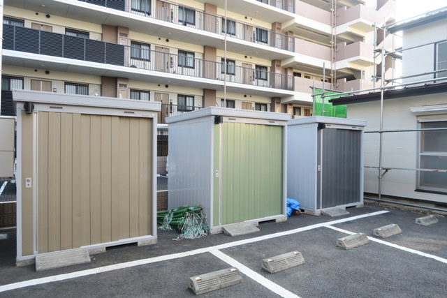 白幡４丁目貸家のその他共用部分|★各駐車場区画にスチール物置を設置★