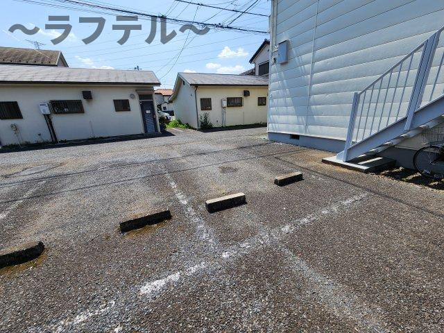 エレガンスハイム貸家の駐車場