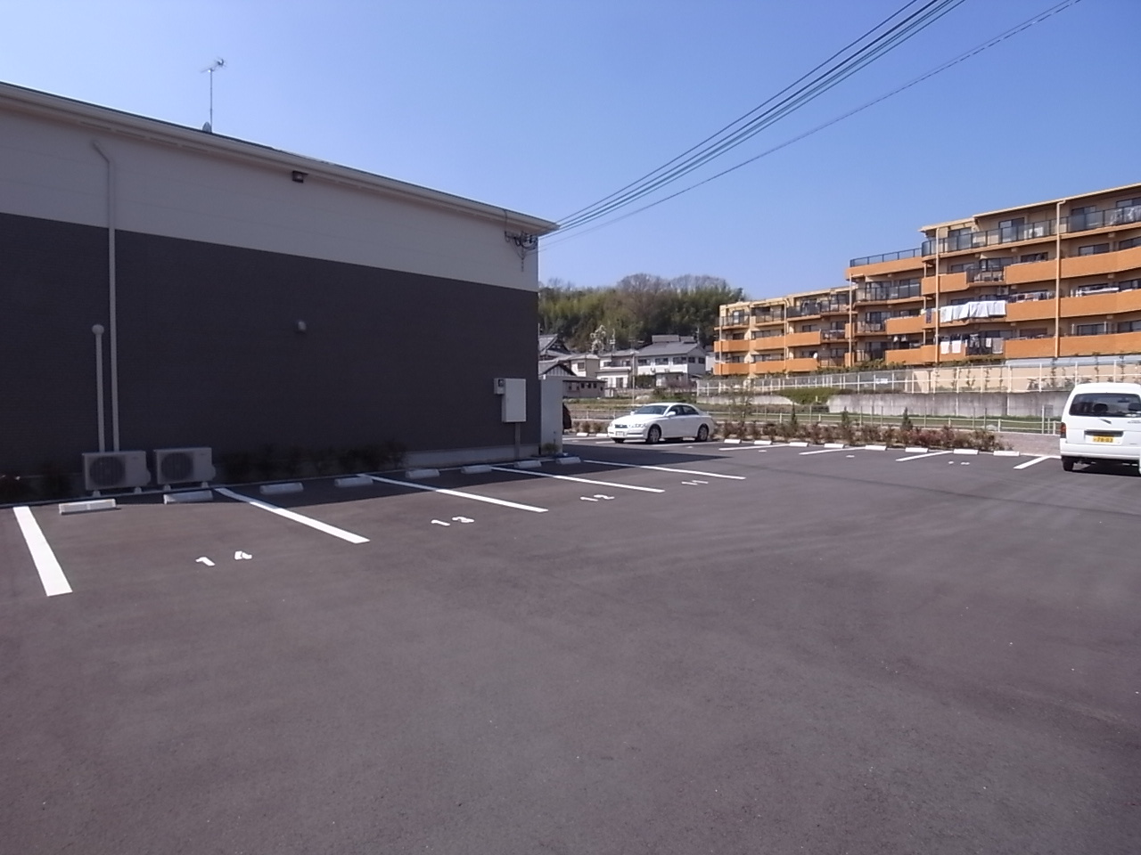 ルミナスの駐車場
