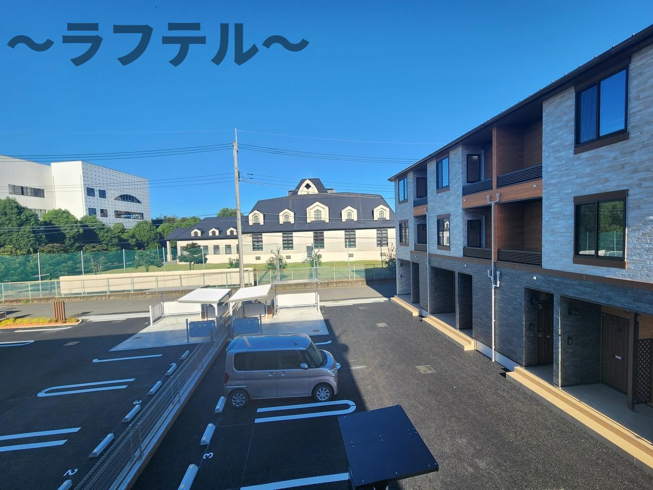ヒカルサ狭山広瀬台フロントの駐車場