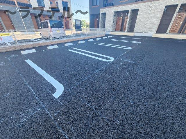 ヒカルサ狭山広瀬台フロントの駐車場
