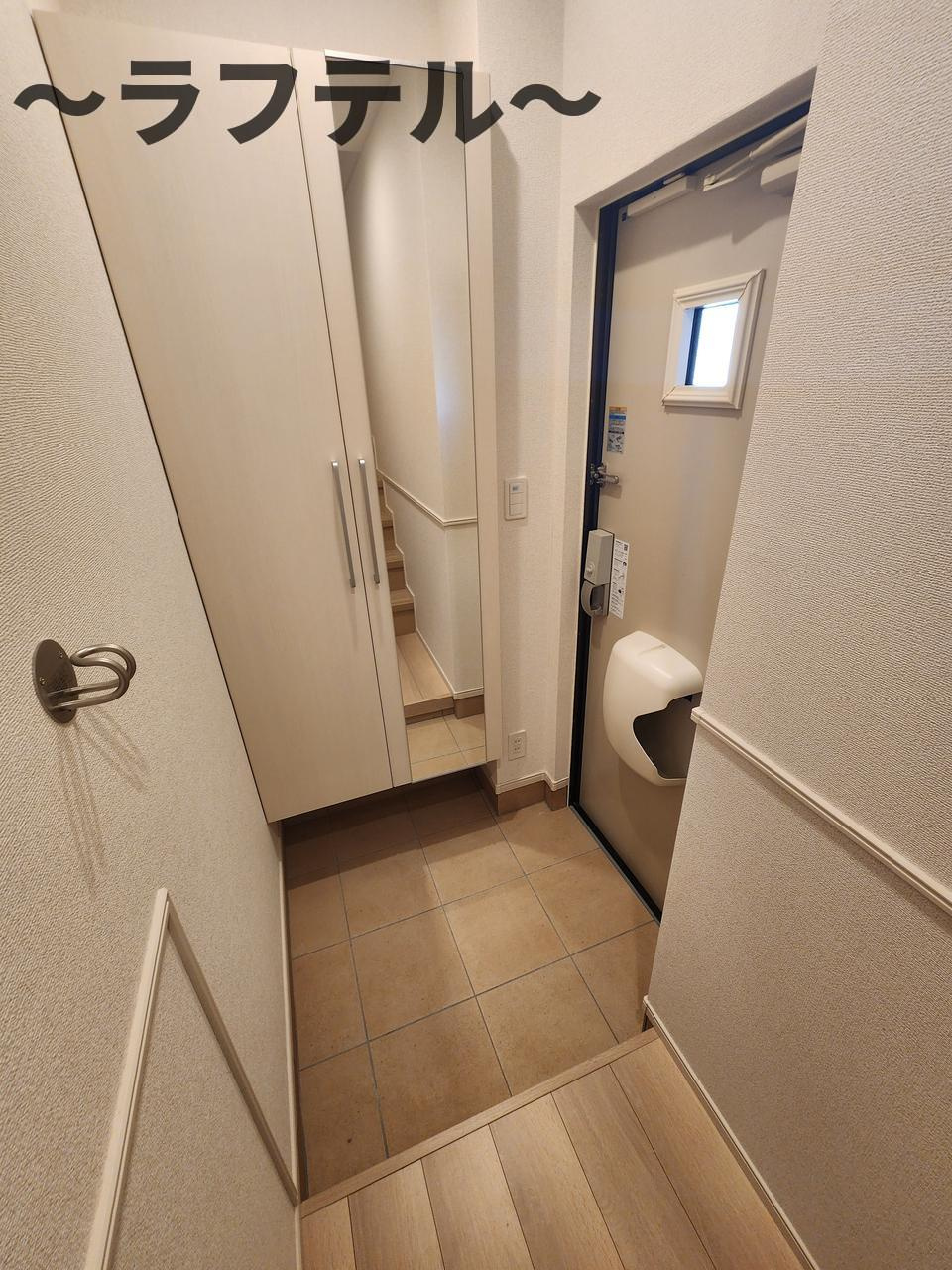 ヒカルサ狭山広瀬台フロントの玄関